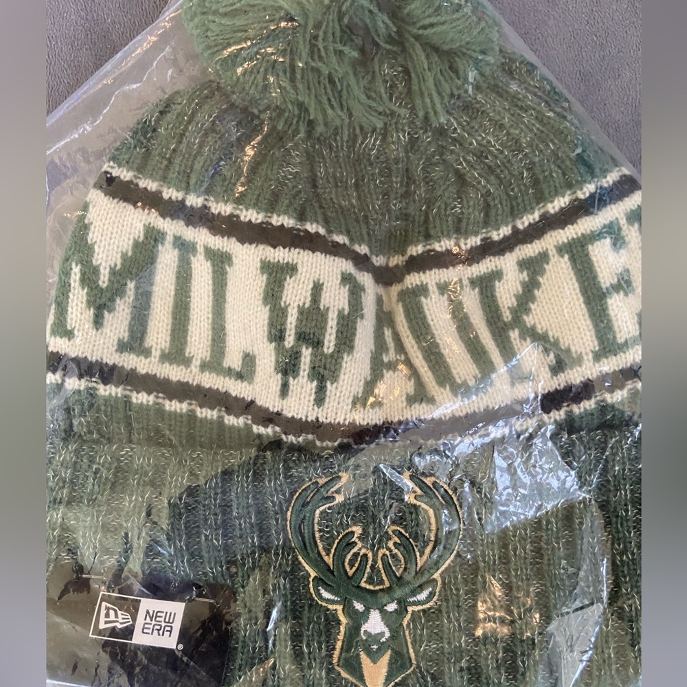 New Era Green and White Milwaukee Bucks NBA Beanie
